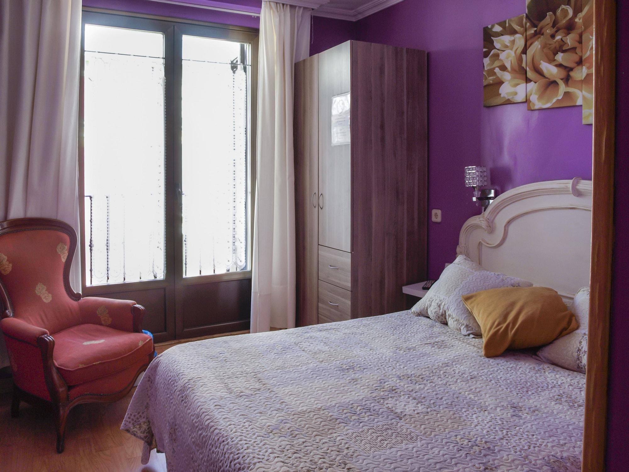 Rc Miguel Angel Hostel Madrid Exterior photo A bedroom in a Spanish hotel
