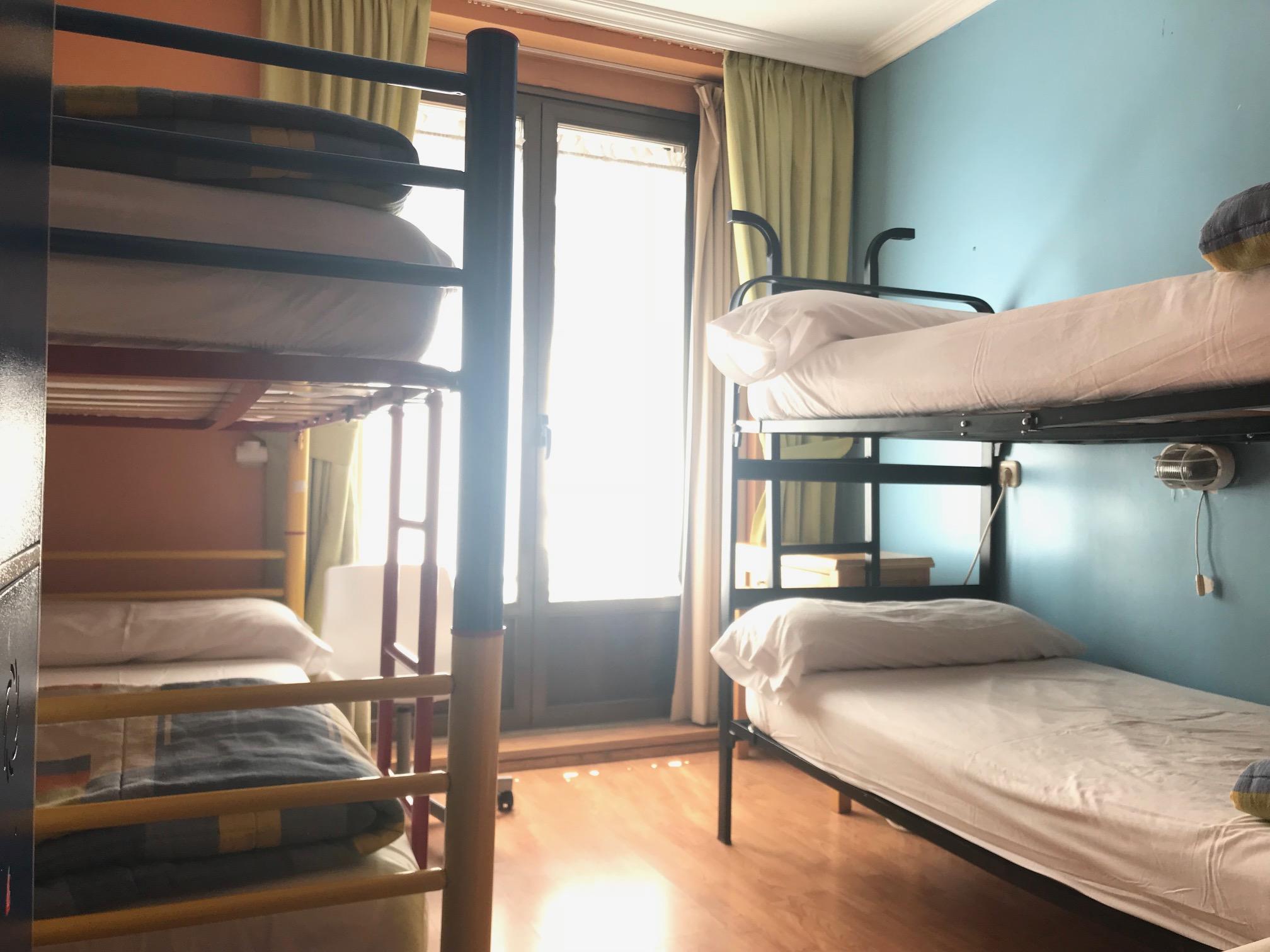 Rc Miguel Angel Hostel Madrid Exterior photo A typical hostel room
