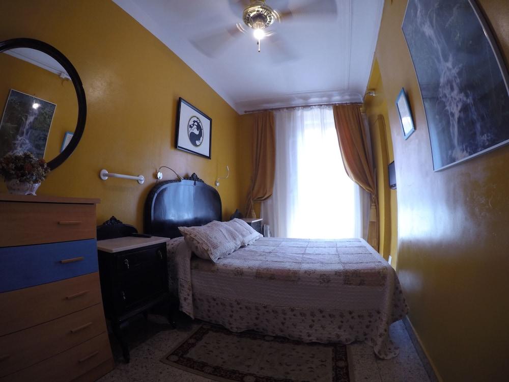 Rc Miguel Angel Hostel Madrid Exterior photo A room at the hotel