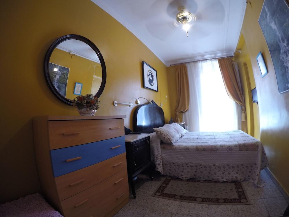 Rc Miguel Angel Hostel Madrid Exterior photo A bedroom