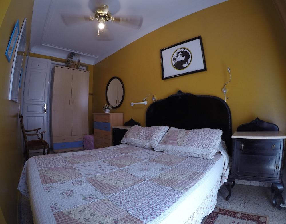 Rc Miguel Angel Hostel Madrid Exterior photo A bedroom