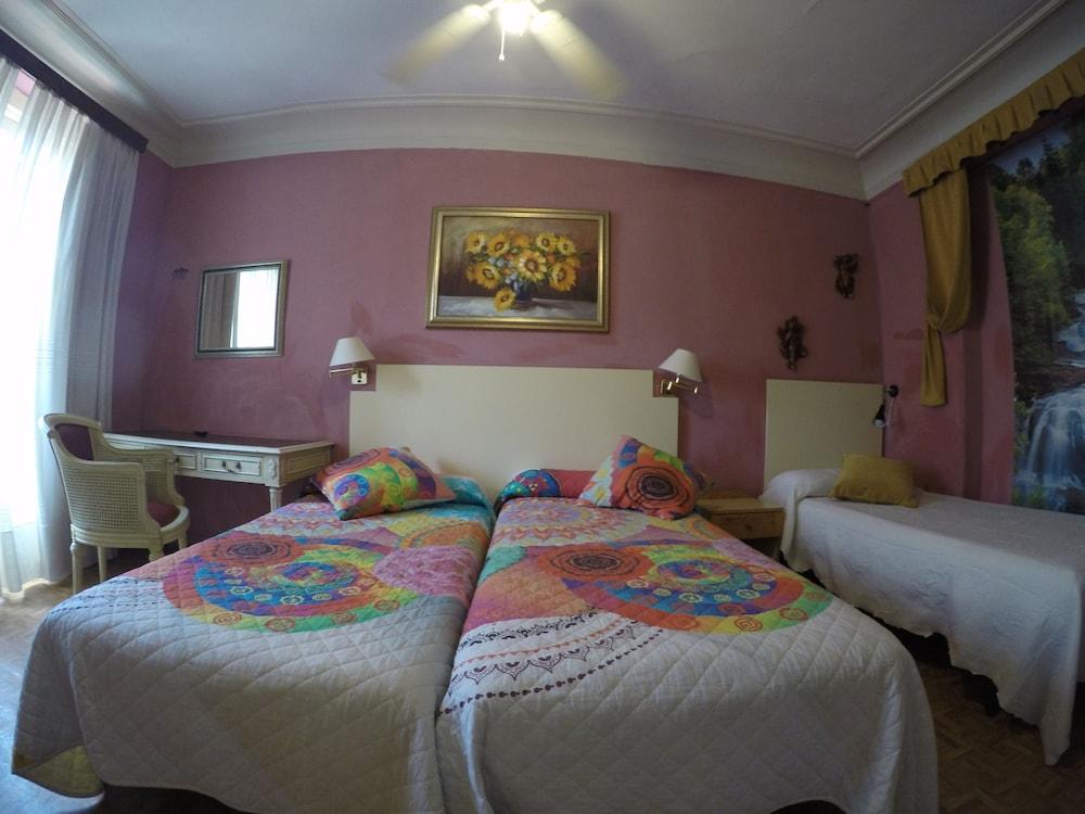 Rc Miguel Angel Hostel Madrid Exterior photo