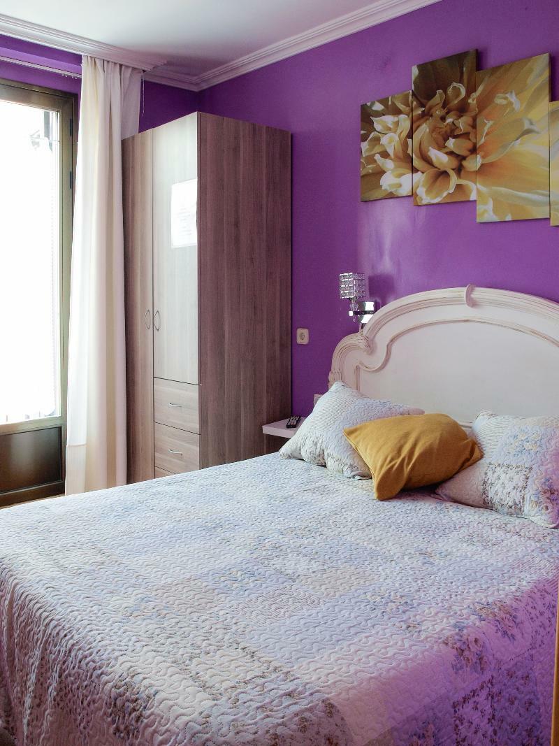 Rc Miguel Angel Hostel Madrid Exterior photo A bedroom