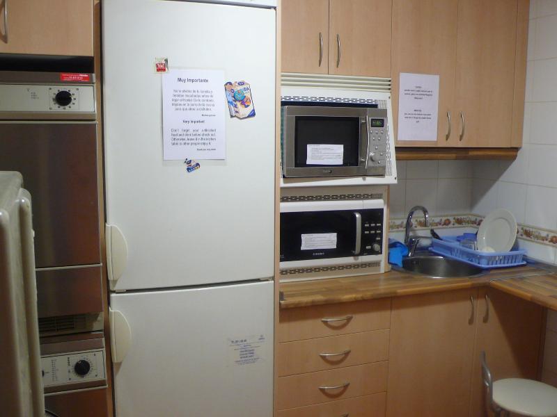 Rc Miguel Angel Hostel Madrid Exterior photo A typical kitchen in a hostel